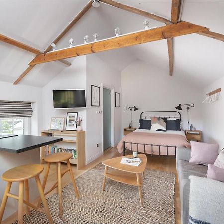 The Hayloft By Black Door Stays บาธ ภายนอก รูปภาพ