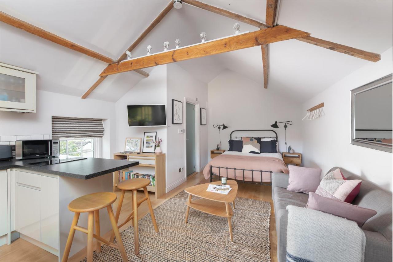 The Hayloft By Black Door Stays บาธ ภายนอก รูปภาพ