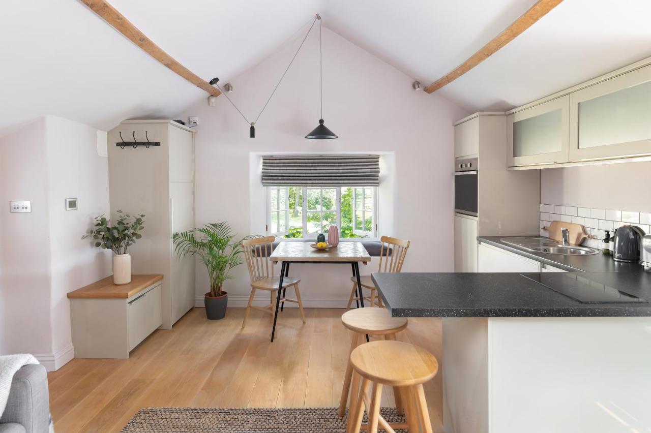 The Hayloft By Black Door Stays บาธ ภายนอก รูปภาพ