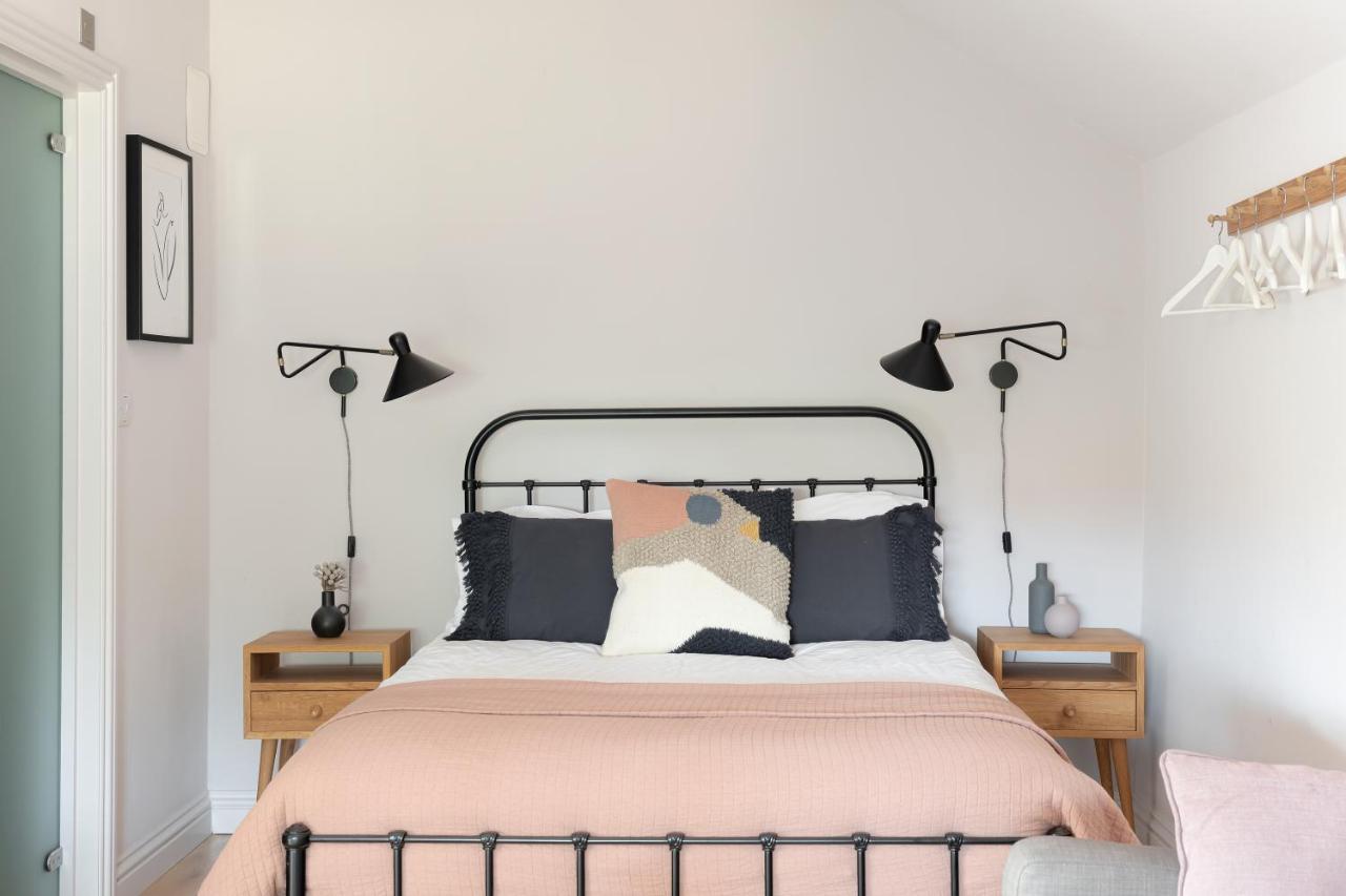 The Hayloft By Black Door Stays บาธ ภายนอก รูปภาพ